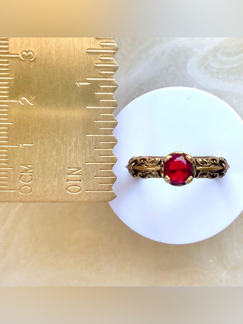 Vintage-Inspired Gold Ring with Red Gemstone - Picture 4 of 4